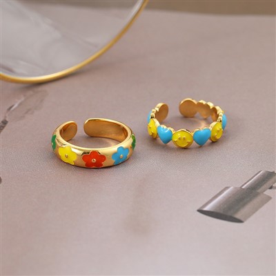 Барвисті емальовані кільця з квітами
